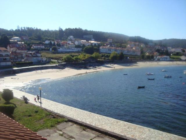 Aparthotel Corcubion Playa De Quenxe Room photo